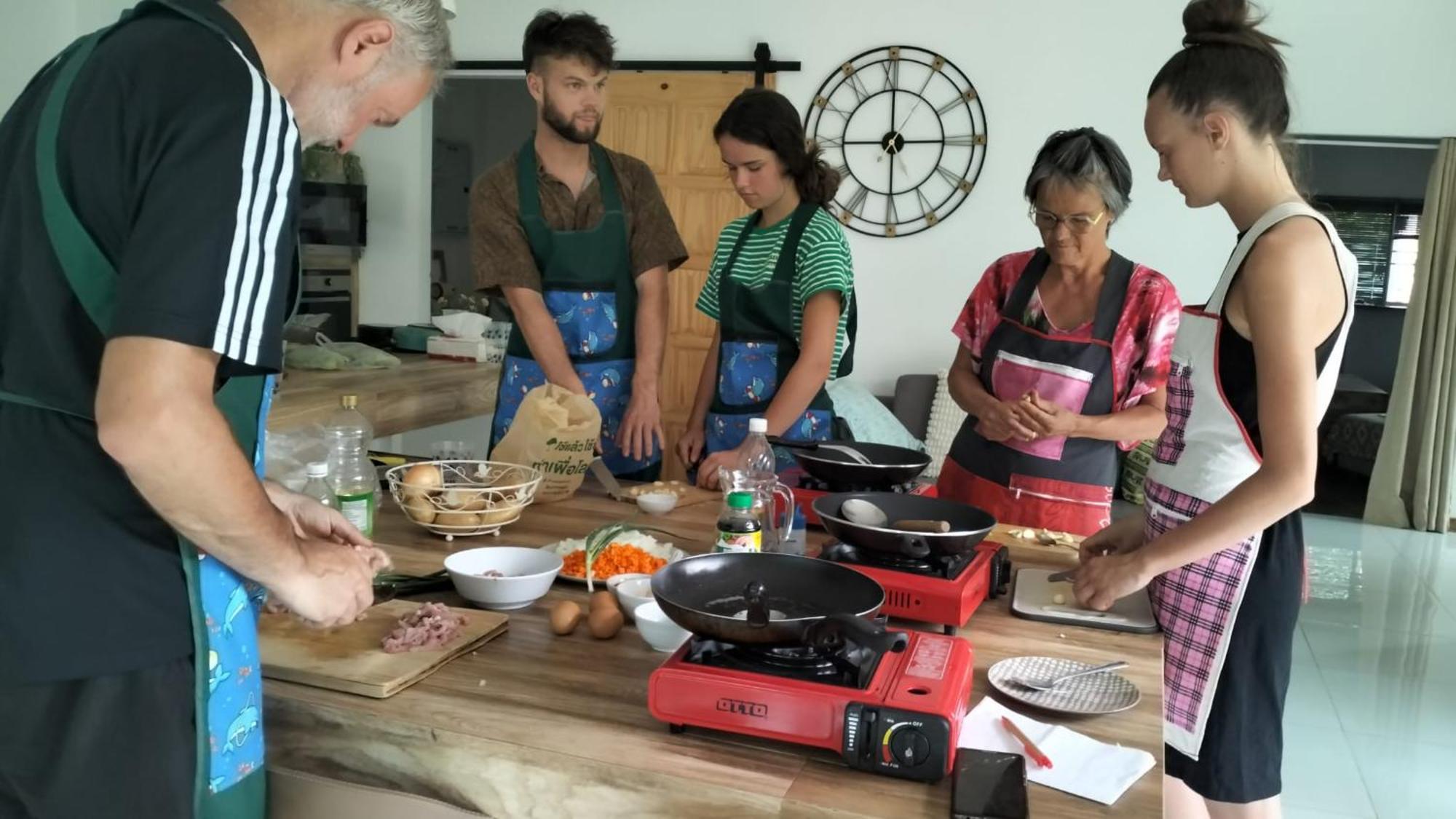 Ở trọ La De Madame Su *
